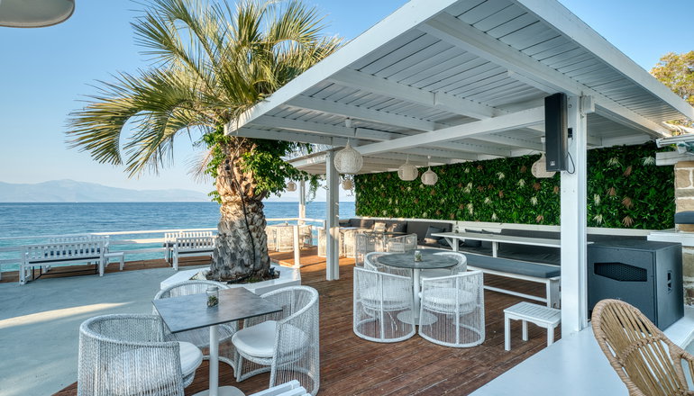 Black & White Resort Xylokastro