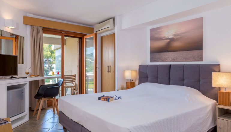 Cape Kanapitsa Hotel Suites