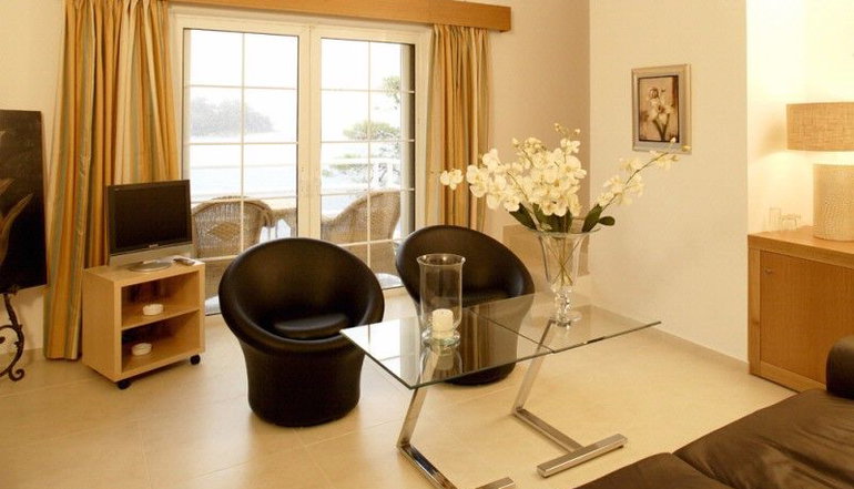Cape Kanapitsa Hotel Suites