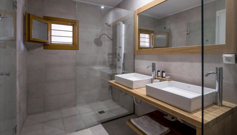 Cape Kanapitsa Hotel Suites