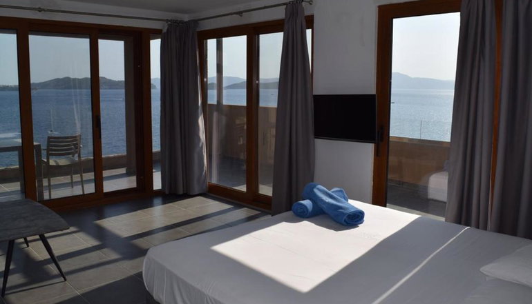Cape Kanapitsa Hotel Suites