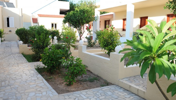Chrysanthi Studio & Apartments