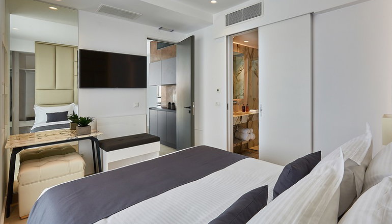 City Lion Apartments & Lofts