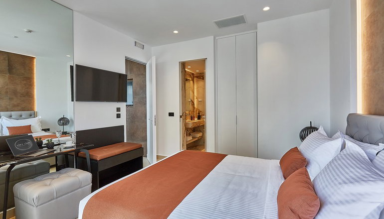 City Lion Apartments & Lofts
