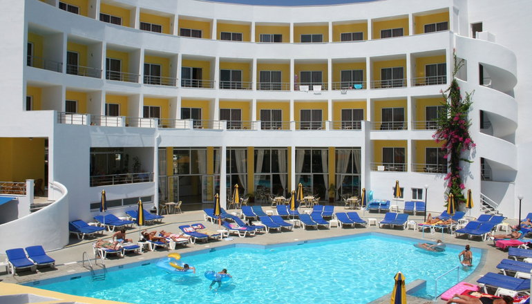 Cleopatra Kris Mari Hotel