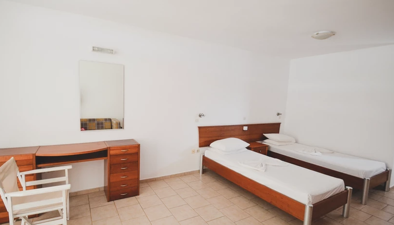 Coliseum Studios & Apartments