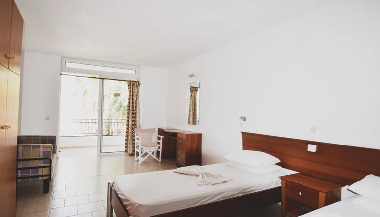 Coliseum Studios & Apartments