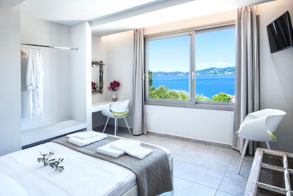 Core Luxury Suites - Σκιάθος