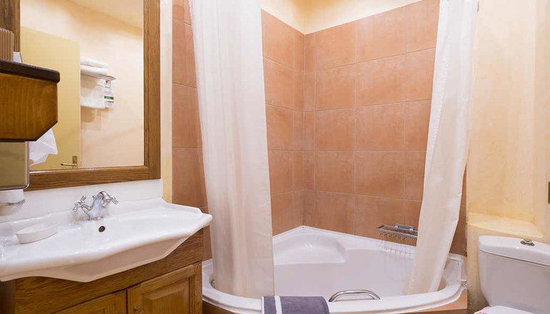 Country Club Hotel & Suites - Μικρό Χωριό, Καρπενήσι