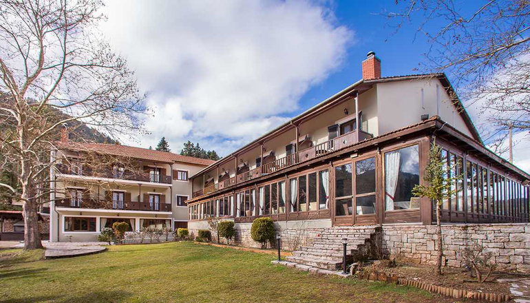 Country Club Hotel & Suites - Μικρό Χωριό, Καρπενήσι