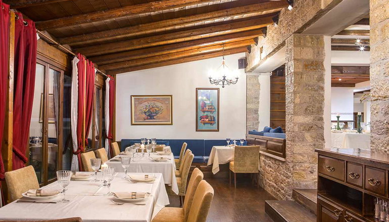 Country Club Hotel & Suites - Μικρό Χωριό, Καρπενήσι