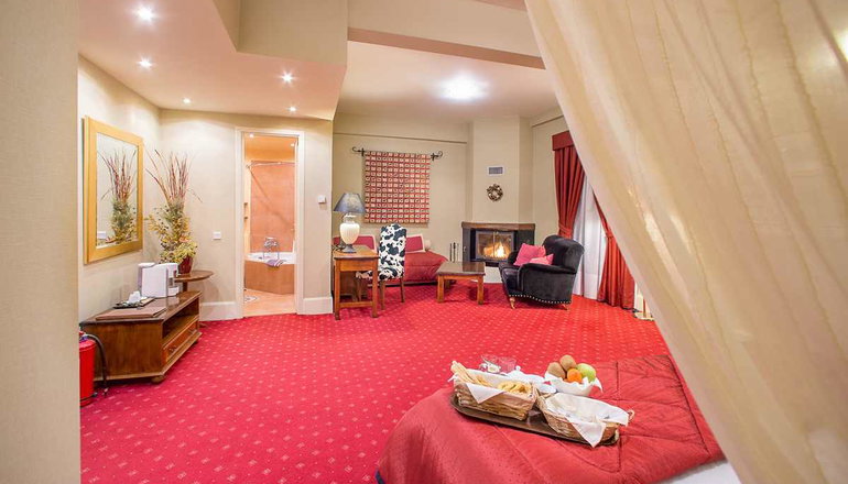 Country Club Hotel & Suites - Μικρό Χωριό, Καρπενήσι