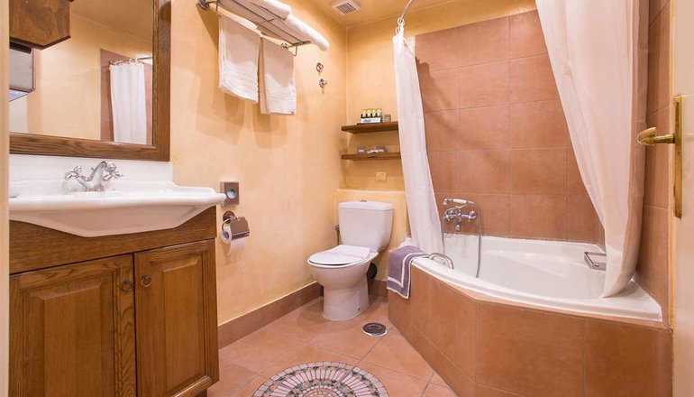 Country Club Hotel & Suites - Μικρό Χωριό, Καρπενήσι