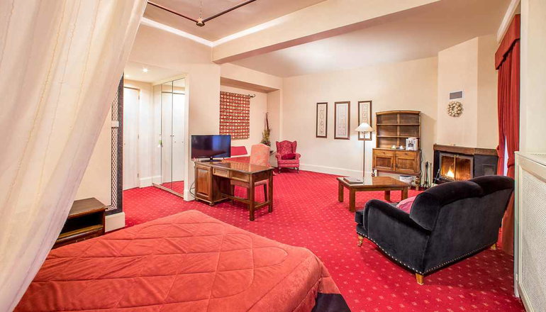 Country Club Hotel & Suites - Μικρό Χωριό, Καρπενήσι