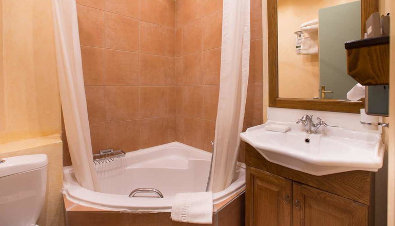Country Club Hotel & Suites - Μικρό Χωριό, Καρπενήσι