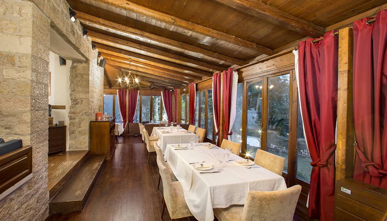 Country Club Hotel & Suites - Μικρό Χωριό, Καρπενήσι
