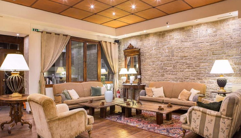 Country Club Hotel & Suites - Μικρό Χωριό, Καρπενήσι