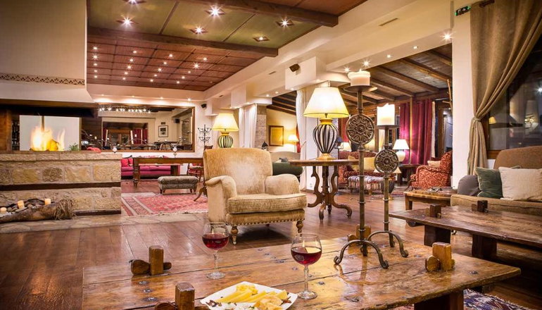 Country Club Hotel & Suites - Μικρό Χωριό, Καρπενήσι
