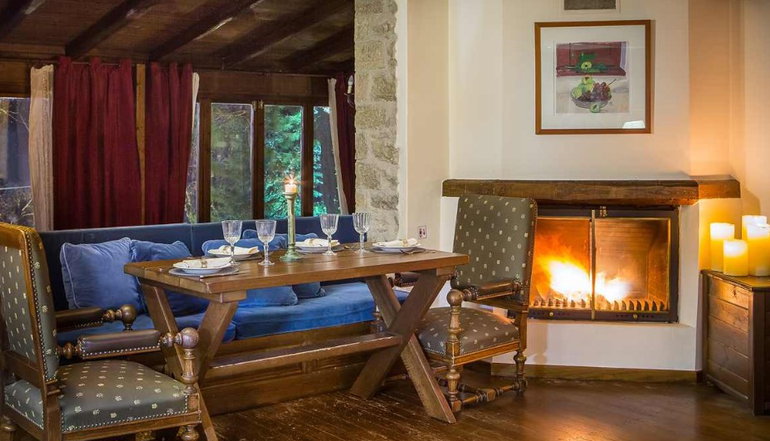Country Club Hotel & Suites - Μικρό Χωριό, Καρπενήσι