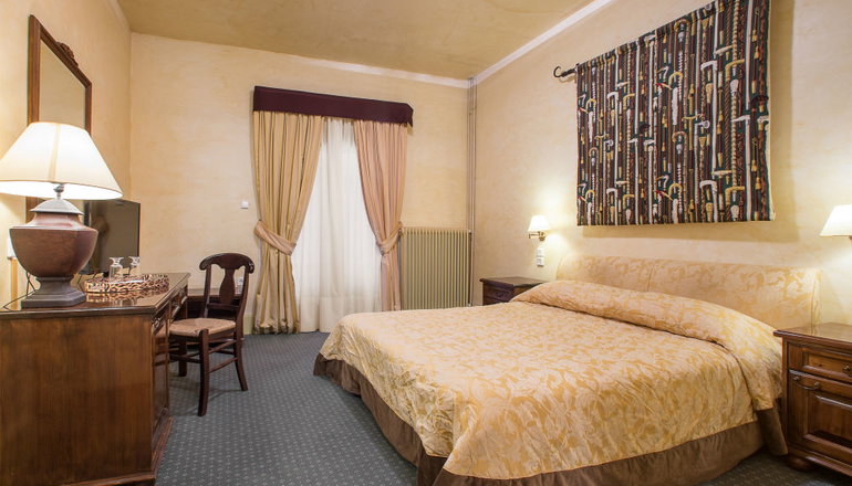 Country Club Hotel & Suites - Μικρό Χωριό, Καρπενήσι