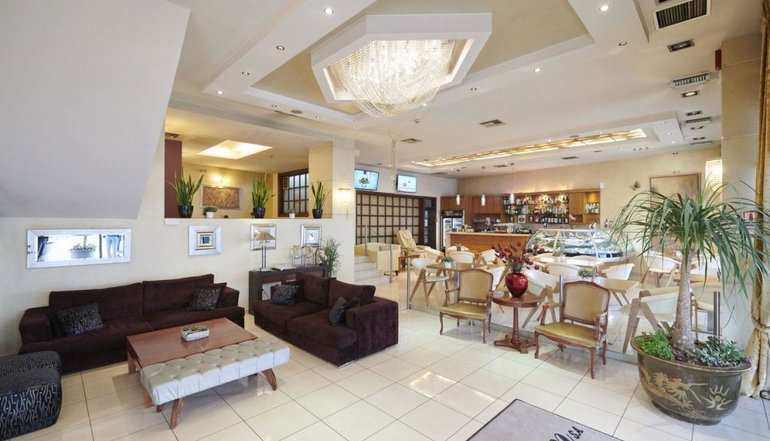 Crystal City Hotel