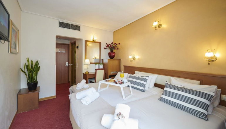 Crystal City Hotel
