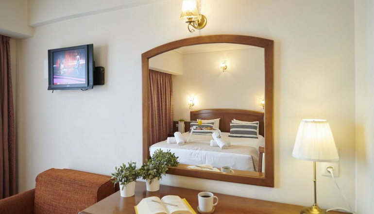Crystal City Hotel