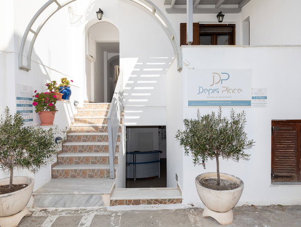Depis Place Studios & Apartments