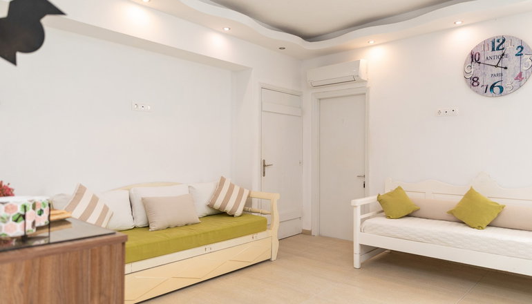 Depis Place Studios & Apartments
