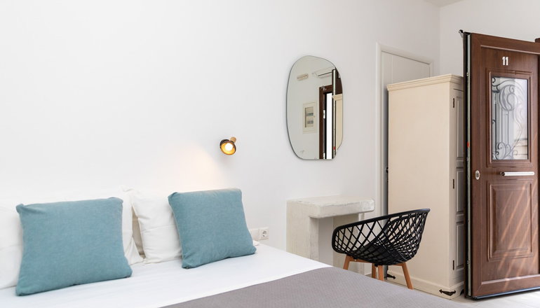 Depis Place Studios & Apartments