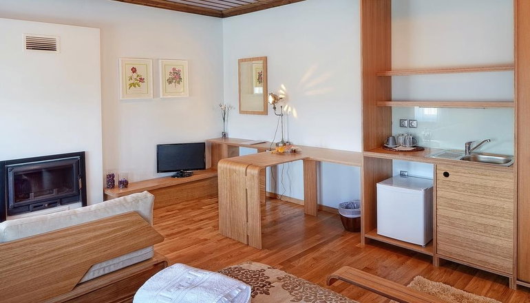 4* Dilofo Hotel Luxury Suites