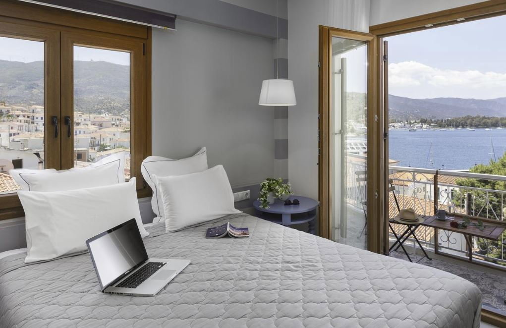 Dimitra Hotel - Πόρος ✦ 2 Ημέρες (1 Διανυκτέρευση) ✦ 2 άτομα + 1 παιδί έως 1 έτους ✦ 18 ✦ ✦ Κοντά στη θάλασσα!