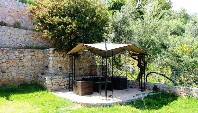 Dio Guesthouses Leonidio