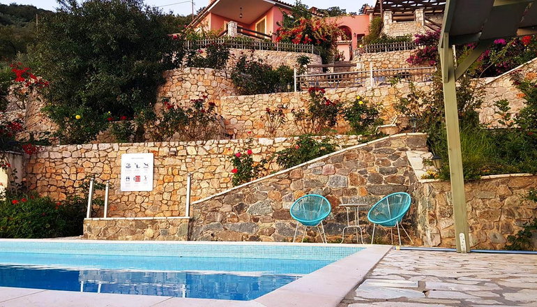 Dio Guesthouses Leonidio