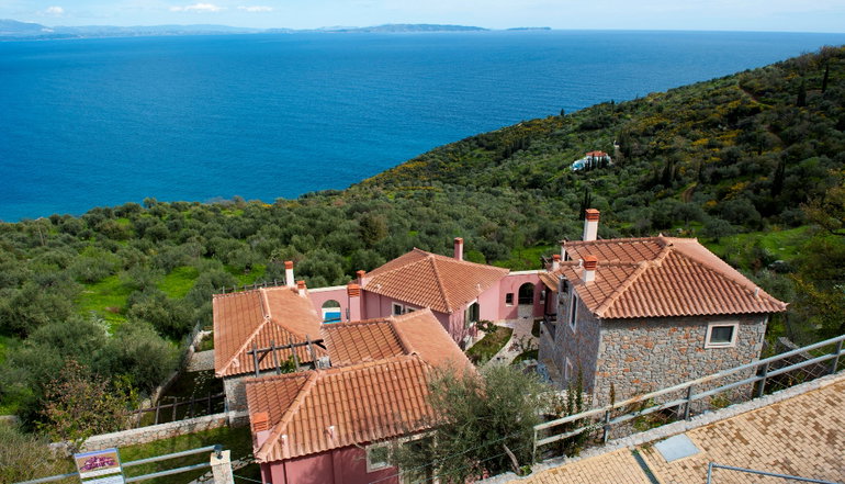 Dio Guesthouses Leonidio
