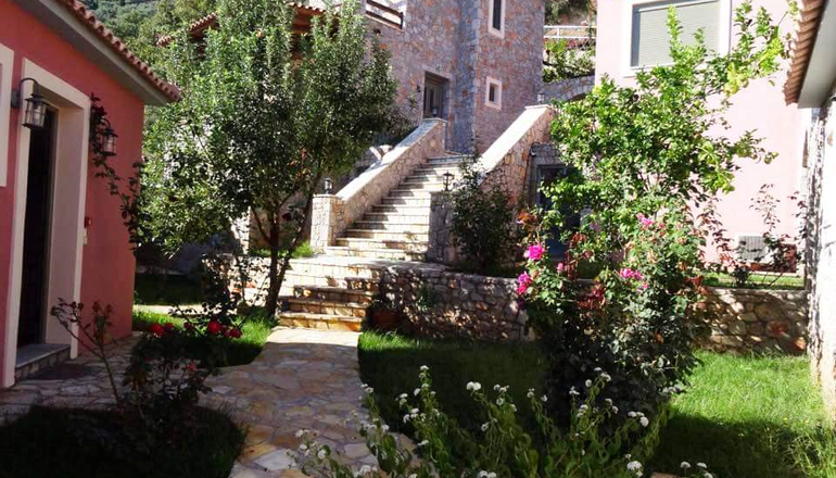 Dio Guesthouses Leonidio