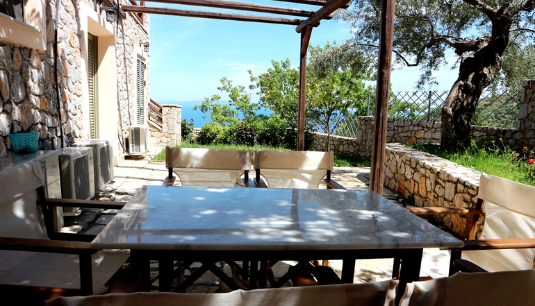 Dio Guesthouses Leonidio