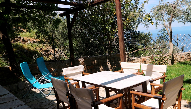 Dio Guesthouses Leonidio