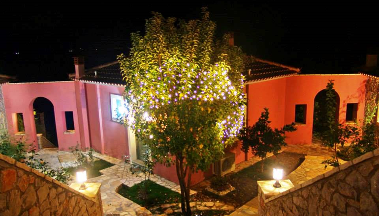 Dio Guesthouses Leonidio