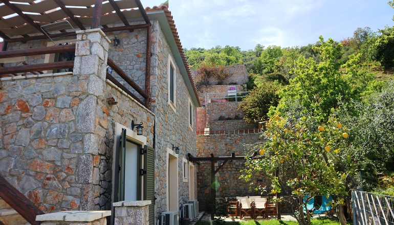 Dio Guesthouses Leonidio