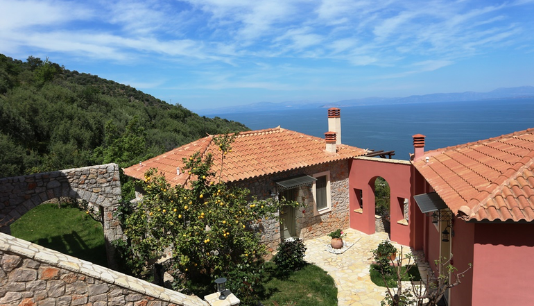 Dio Guesthouses Leonidio