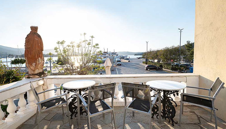 Dionysos Hotel