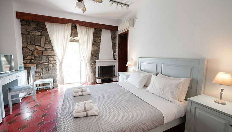 Dionysos Hotel