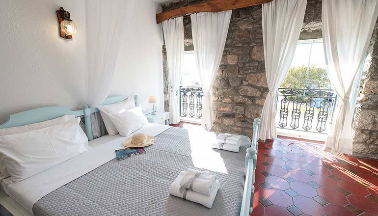Dionysos Hotel