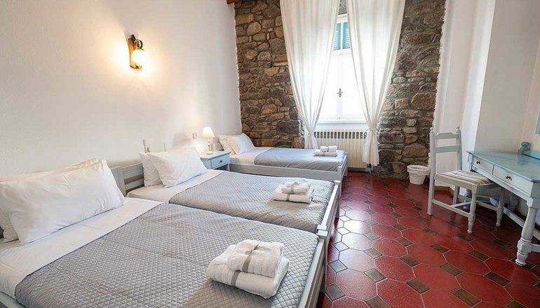 Dionysos Hotel