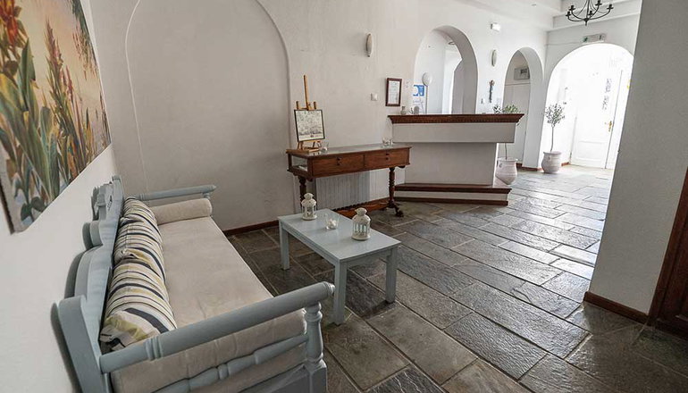 Dionysos Hotel