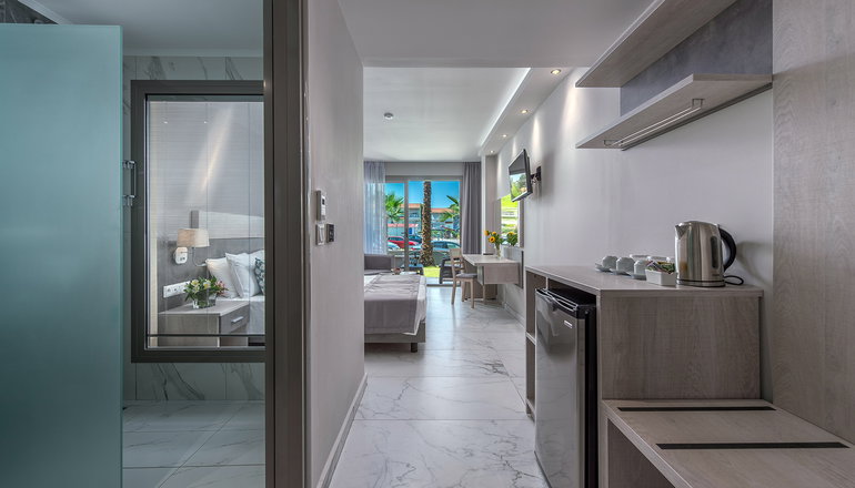 Dionysos Hotel & Suites