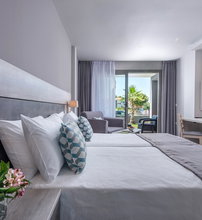 Dionysos Hotel & Suites