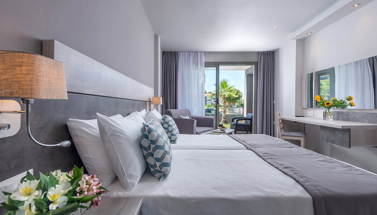 Dionysos Hotel & Suites
