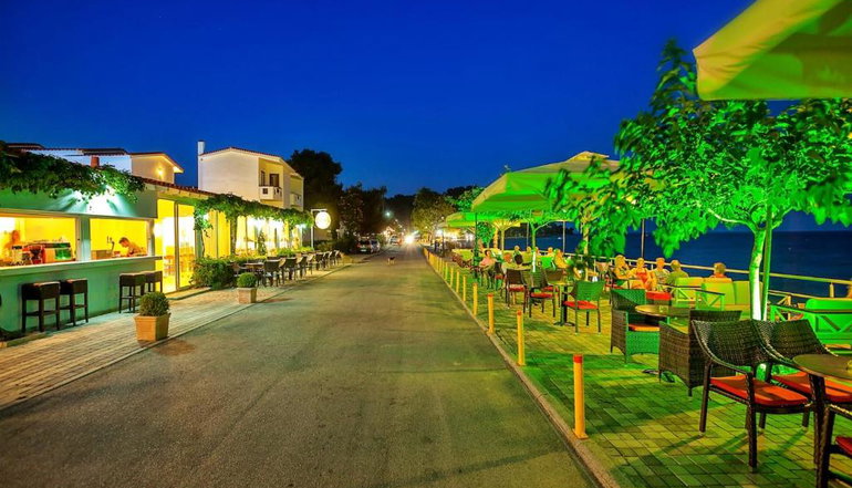 Dolphin Beach Hotel